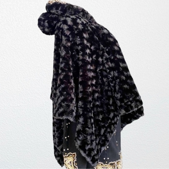 Reversible Faux Fur Hooded Cape/Poncho mink/Leopard/Animal Print OS - Picture 8 of 10